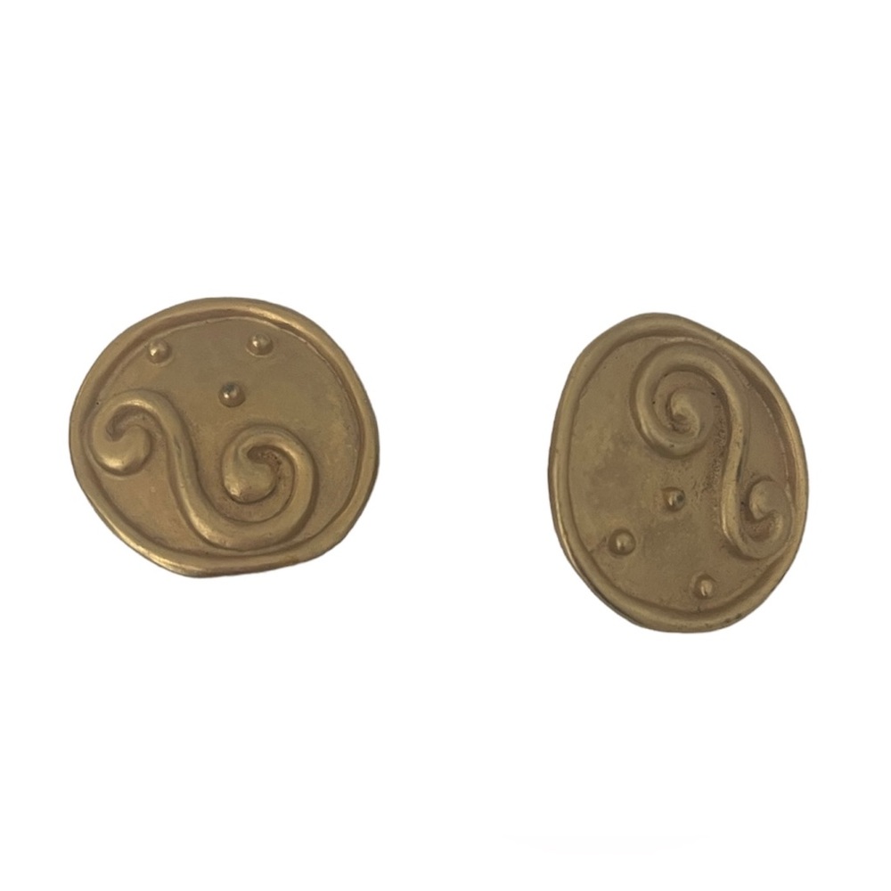 Vintage gold tone clip earrings